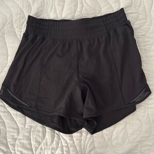 Lululemon Hotty Hot High Rise 4” Size 6
